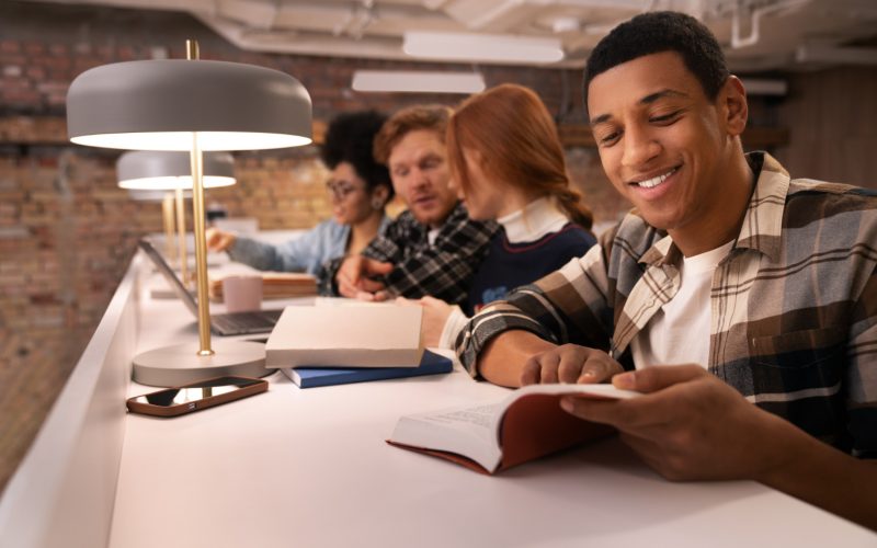 "Prepare-se para o ENEM com organização e estratégia! 📚✍️ Com dicas práticas e planejamento, você pode conquistar seus objetivos acadêmicos. #ENEM #PreparaçãoENEM #DicasDeEstudo #RedaçãoENEM #ExameNacional"