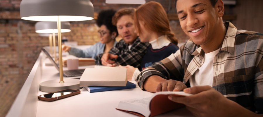 "Prepare-se para o ENEM com organização e estratégia! 📚✍️ Com dicas práticas e planejamento, você pode conquistar seus objetivos acadêmicos. #ENEM #PreparaçãoENEM #DicasDeEstudo #RedaçãoENEM #ExameNacional"