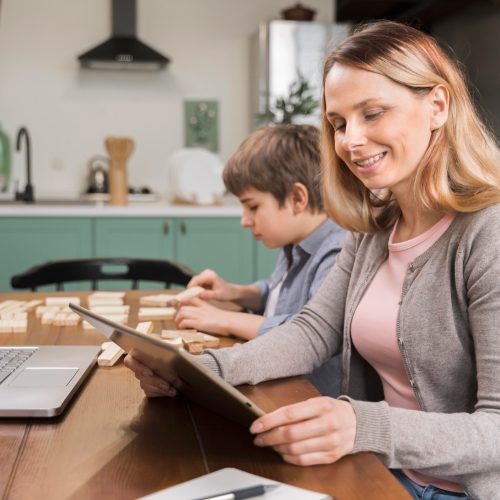 Como Montar Seu Curso ou Oferecer Tutoria Online Hoje Mesmo: Um Guia para Mães Empreendedoras