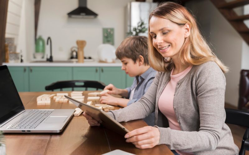 Como Montar Seu Curso ou Oferecer Tutoria Online Hoje Mesmo: Um Guia para Mães Empreendedoras