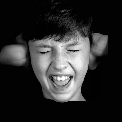 O Impacto do Grito na Cabeça de Crianças e Adolescentes: Como Evitar e Corrigir Comportamentos Negativos