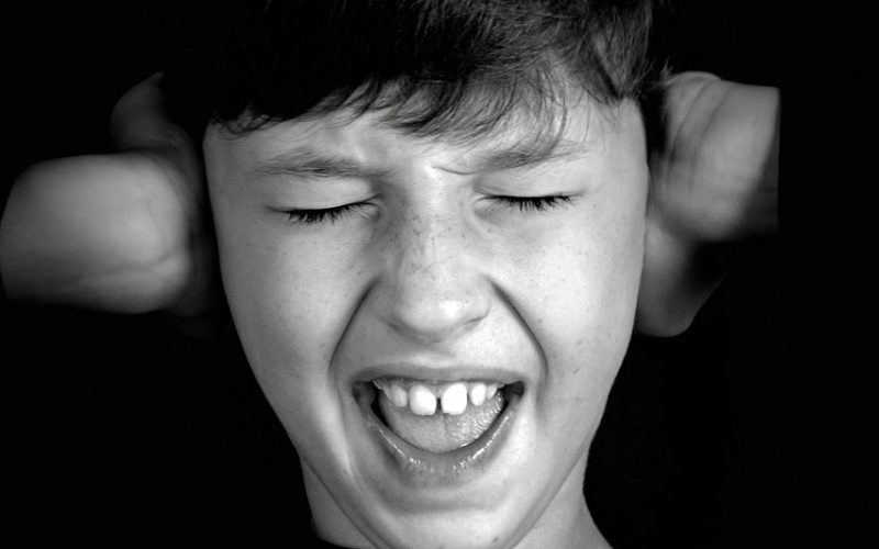 O Impacto do Grito na Cabeça de Crianças e Adolescentes: Como Evitar e Corrigir Comportamentos Negativos
